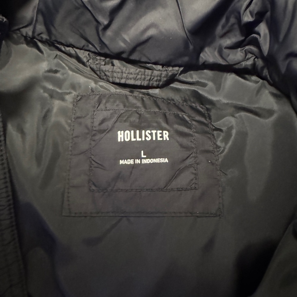 Hollister Black Puffer Jacket with Stand-Up Collar - Picture 5 of 5